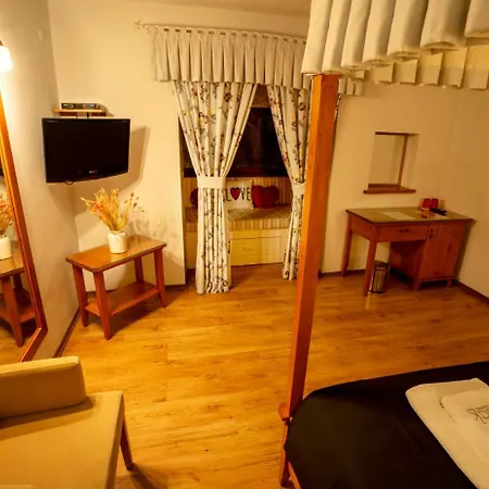 레이락 부티크 앤 브라서리 3*