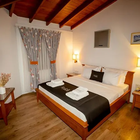 레이락 부티크 앤 브라서리 호텔 알라카티