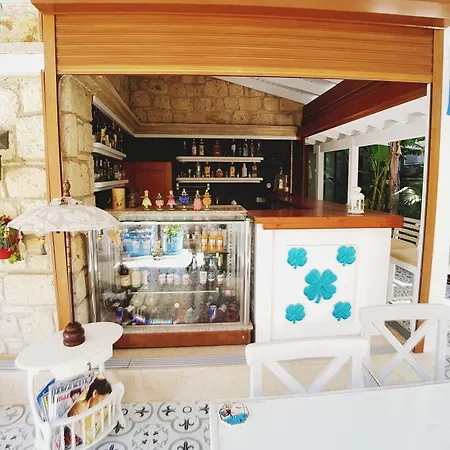 레이락 부티크 앤 브라서리 호텔 3*